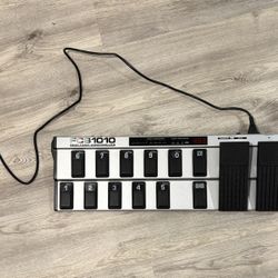 Behringer FCB1010 MIDI Foot Controller