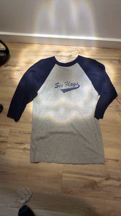 Six Flags Vintage Style Raglan Shirt – Gray/Navy Blue size large