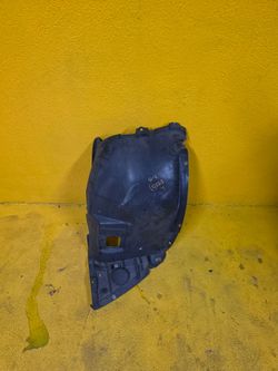 2011-2013 BMW E92 E93 328i 335i Xi Front Fender liner splash guard left side (front pice)