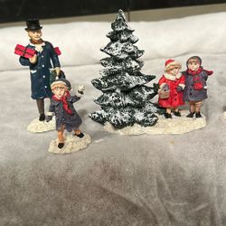 Christmas Victorian Village Figurines 