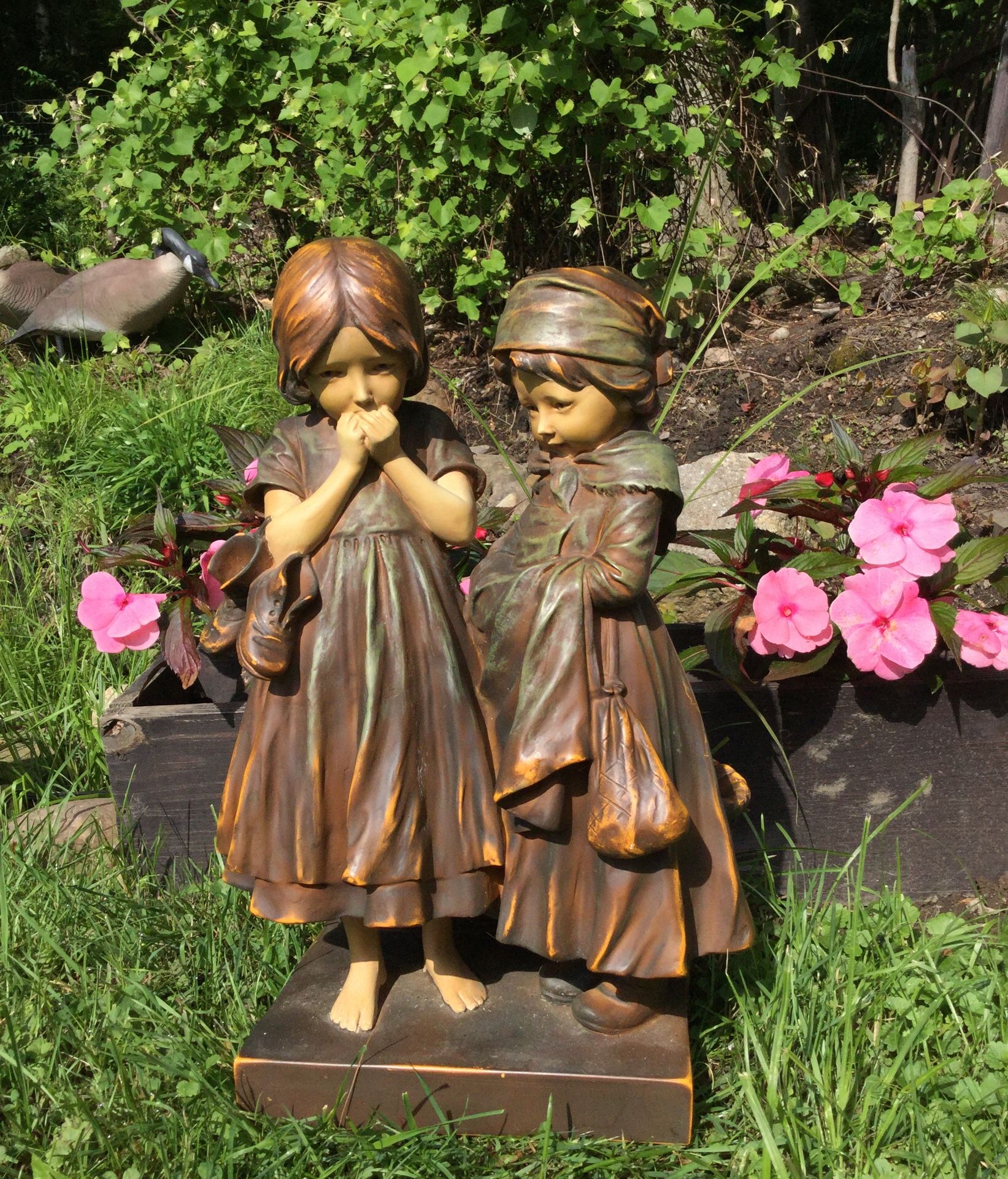 Portobello Market Sisters Planter Garden Statue Yard Ornament Resin 17” Tall