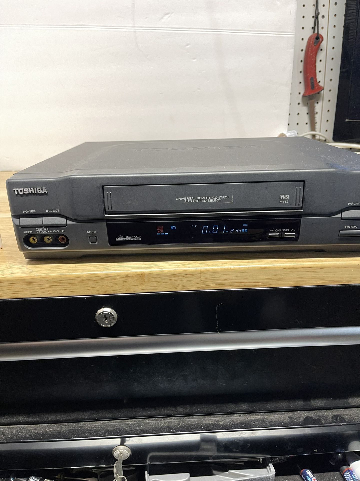 TOSHIBA VIDEO CASSETTE PLAYER M-662 (NO REMOTE) -- TESTED // WORKING