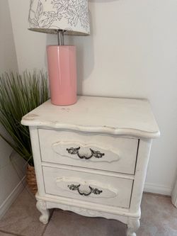 White Vintage 2-Drawer Nightstand / Side Table