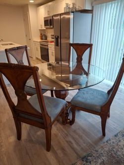 Round Glass Top Dining Table with 4 Chairs