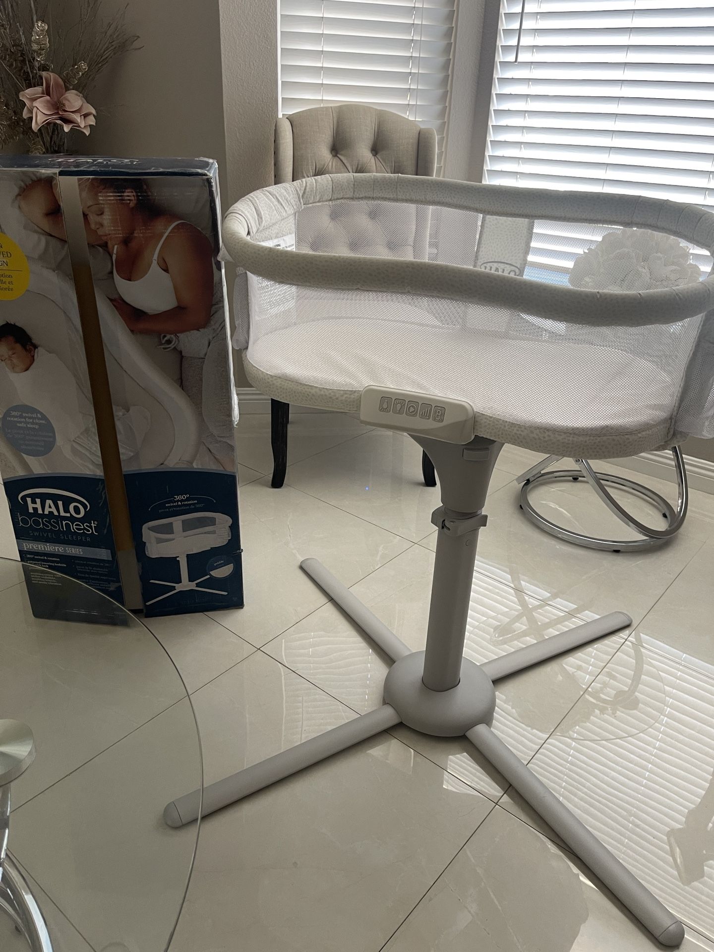 Halo Bassinest Swivel Sleeper Baby safety