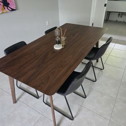 Evanston Dining Table