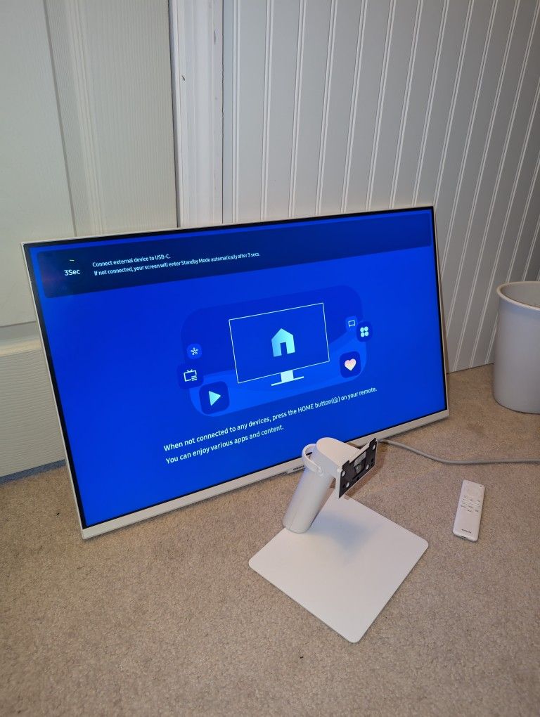 EXCELLENT Condition Samsung M7 4K White Smart Monitor (With Remote, No Stand Screws)