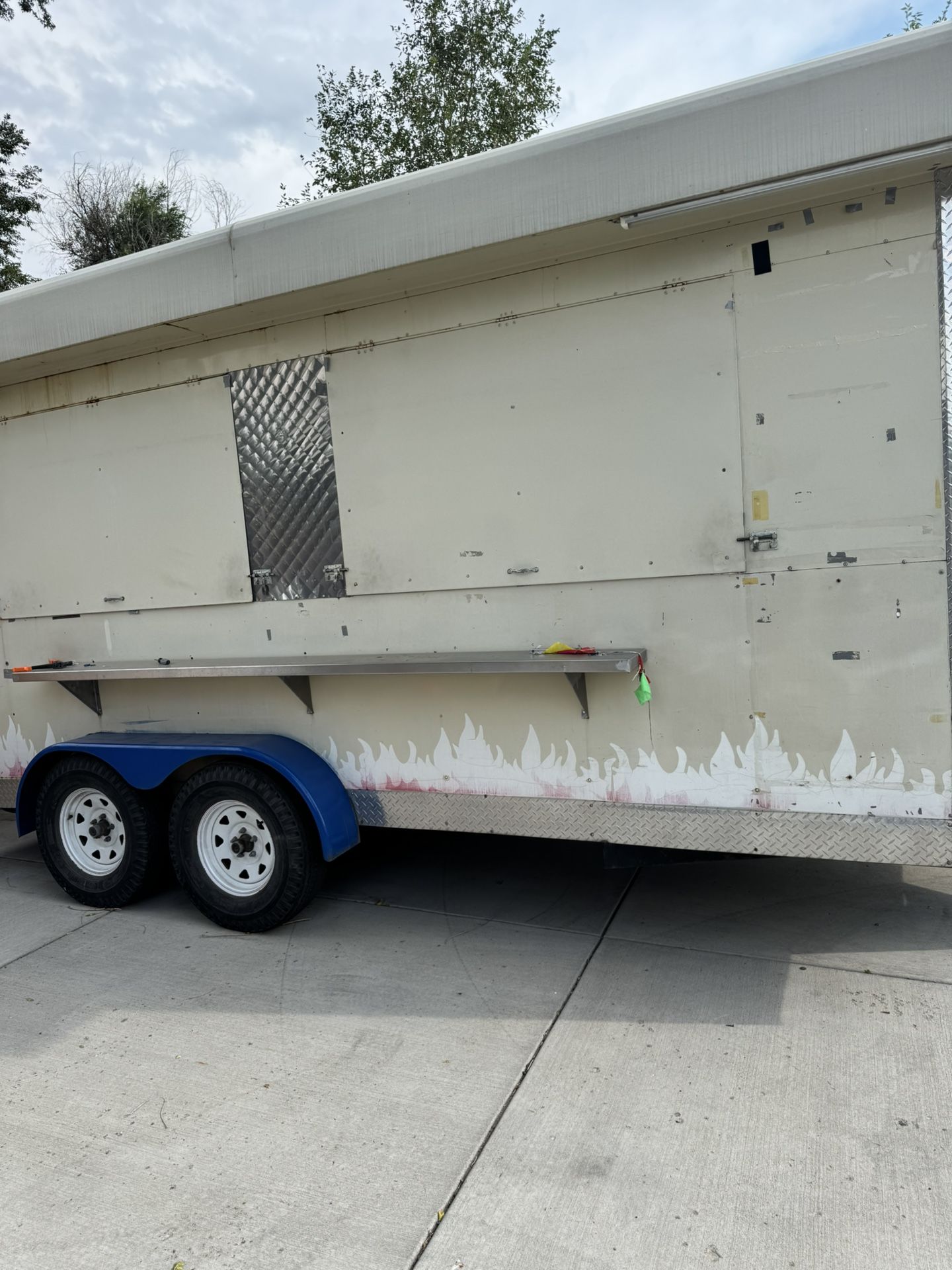 Food Trailer 