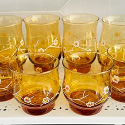 Set of 8 vintage Libbey Amber Cherry Blossom glasses  4- 10 oz., 3 3/8“ tall  4- 12 oz., 4 5/8“ tall  These are in beautiful condition. They are nice 