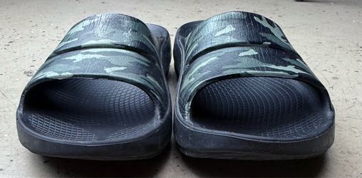 OOFOS slide sandals size men’s 6