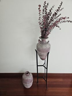 2 Medium Vases And A Stand