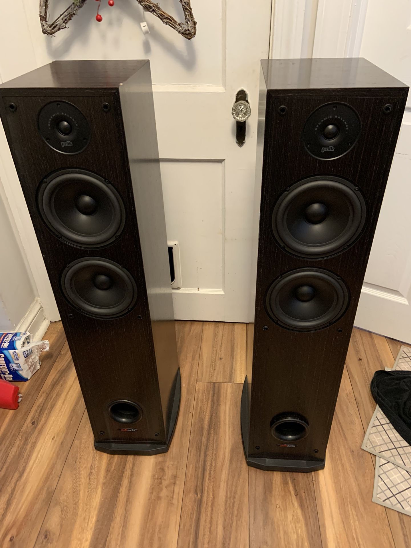 Polk R-50 Floor Standing Speakers. 