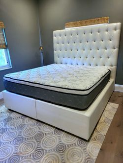 NEW King-Size PILLOW TOP MATTRESS and BOX SPRING. Bed frame not included 👍