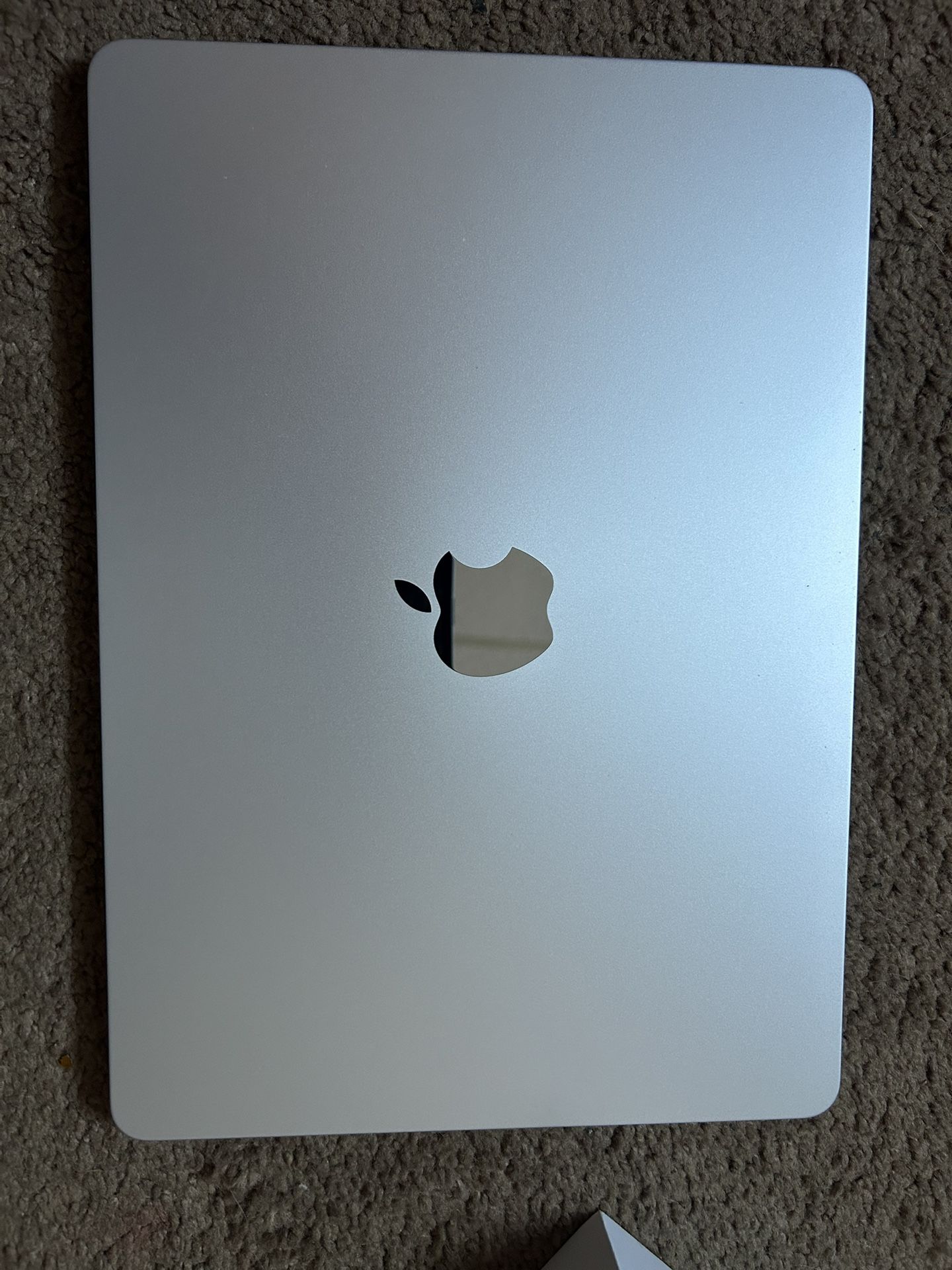 MacBook Air 13″ M3 • 16 GB • Silver • Perfect Condition + Extras