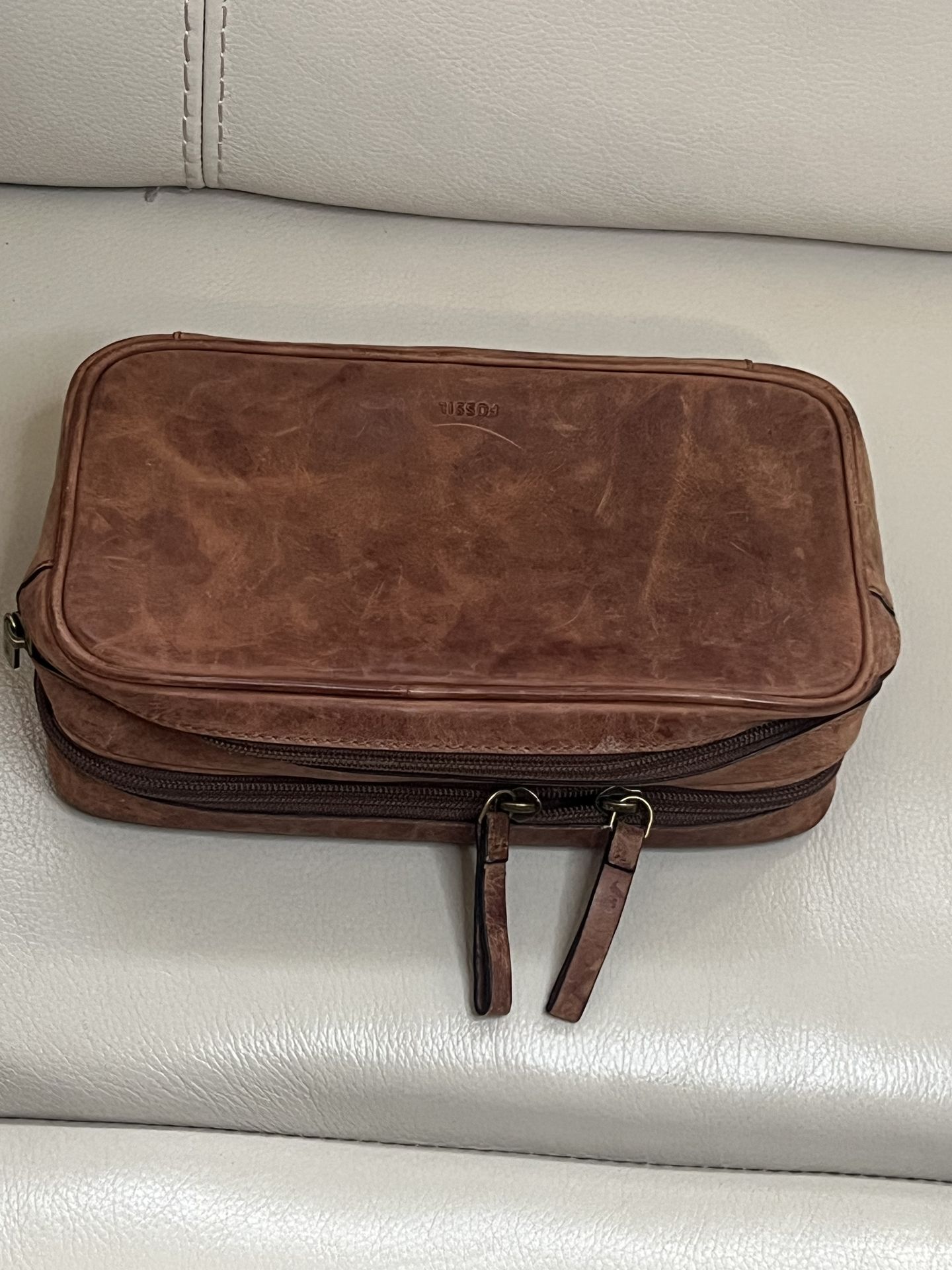 FOSSIL Travel Dopp Kit - The practical toiletry bag