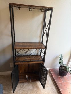 Wine cabinet