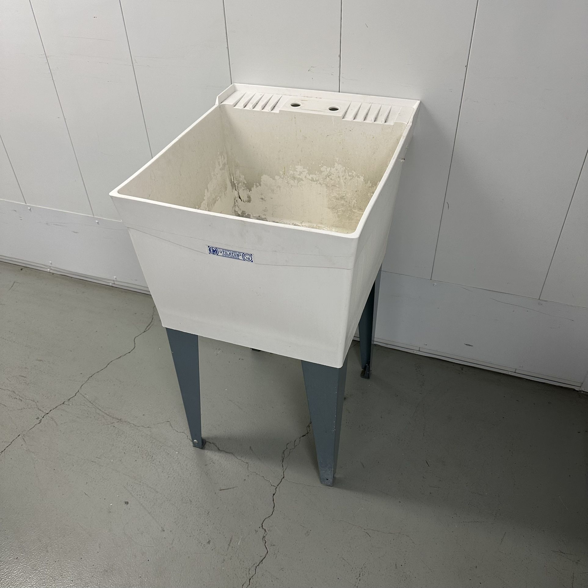 Mustee Utilitub 20x24” Utility Sink