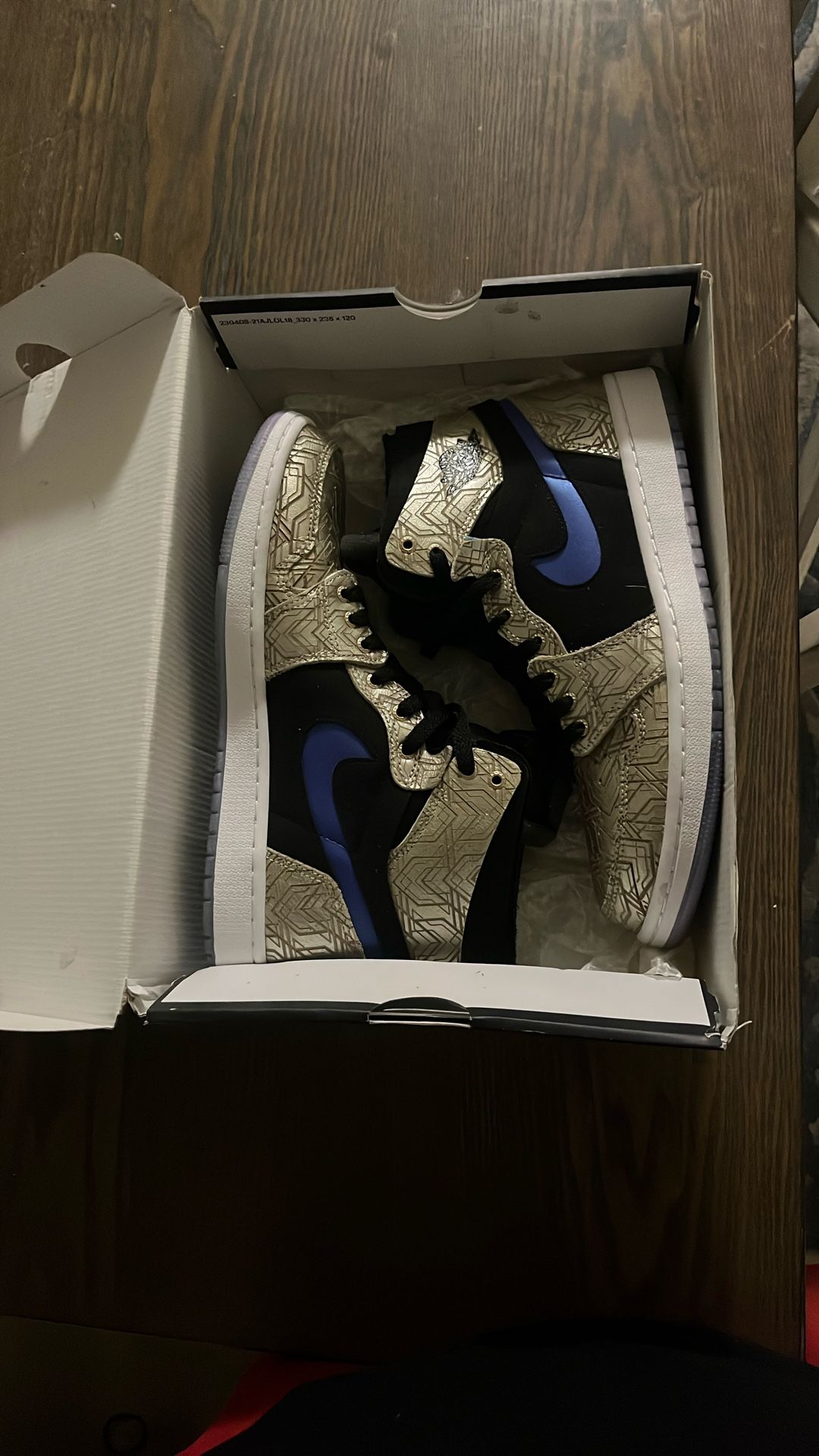 Air Jordan 1s Got Em For 190$ Selling Them For 80–100$