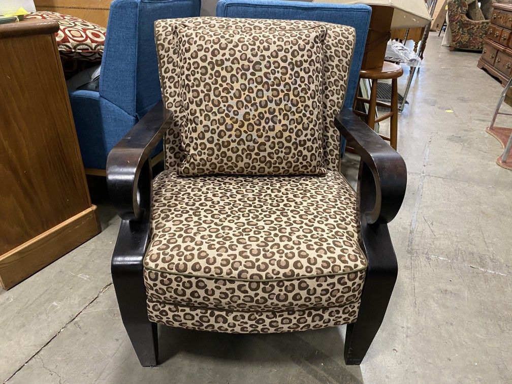 Bassett Leopard Print Chair With Espresso Finish