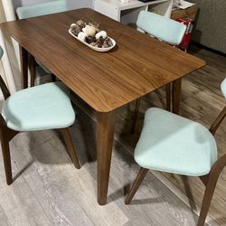 BEAUTIFUL TABLE 4 CHAIRS EXCELLENT CONDITION