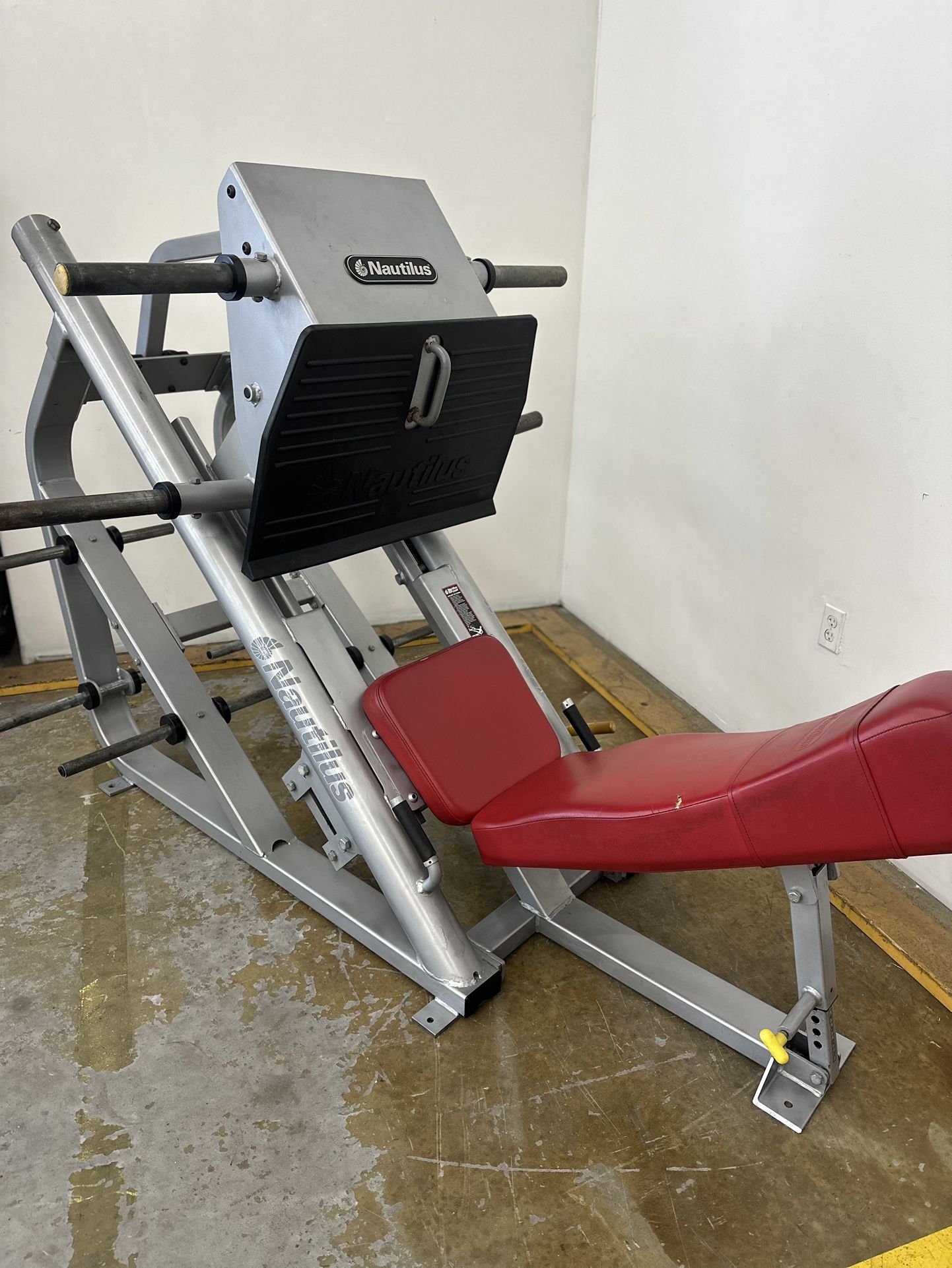 Nautilus Xplode Plate Loaded Leg Press