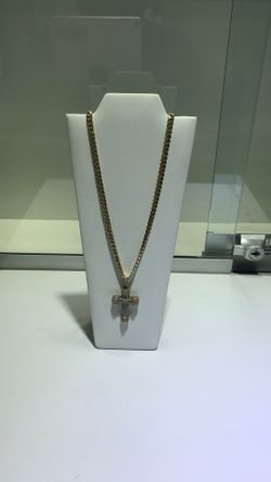 10 Kt Gold Cuban Chain W/ Diamond And Gold Cross Pendant 19’ 25.7 DWT W/ Pendant 