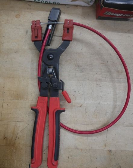 SNAP ON TOOLS USA Remote Ratcheting Hose Clamp Pliers with Flexible Cable SHCP1B.