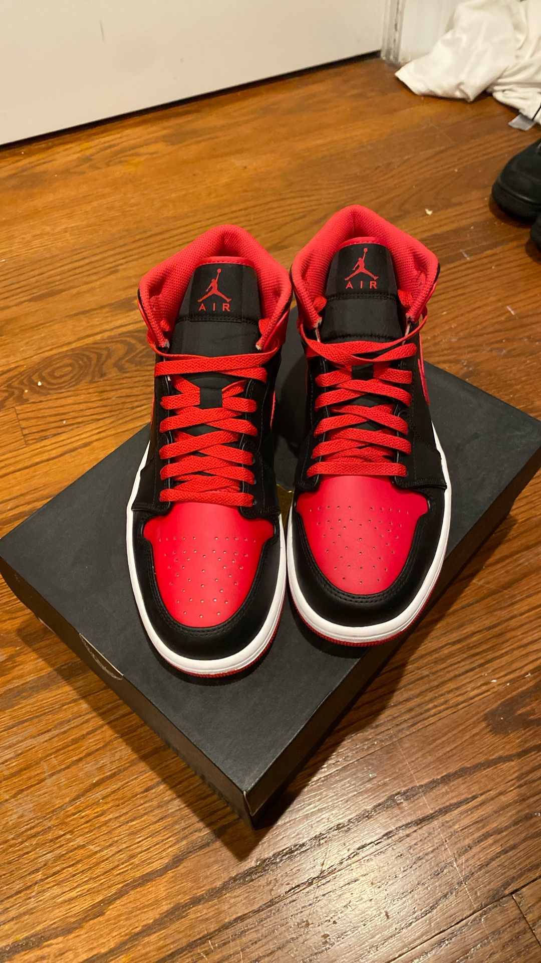Jordan 1 Mids