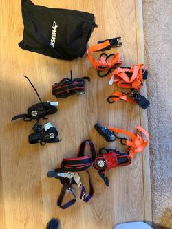 8 Ratchet straps and bag