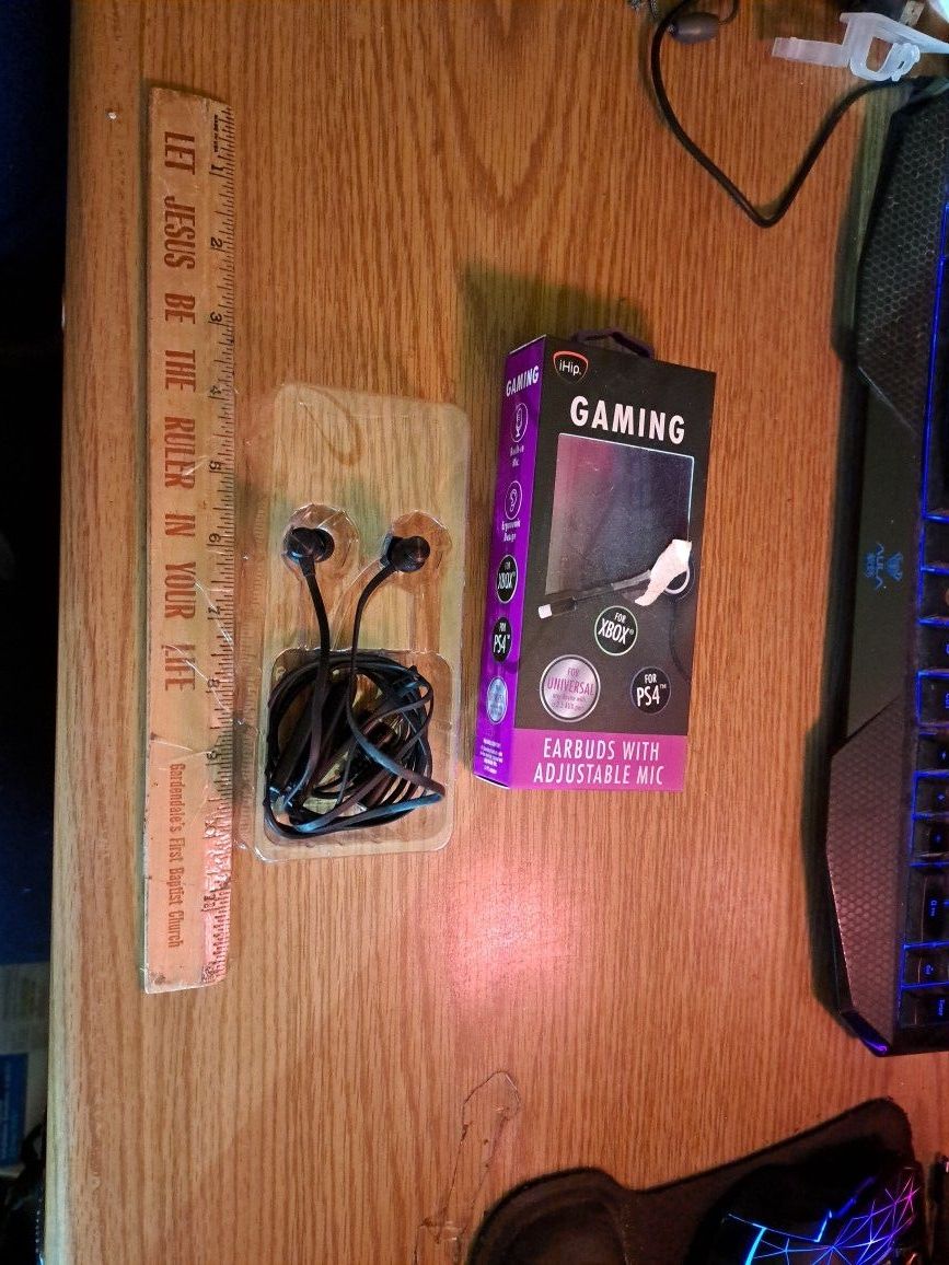 NEW-Gaming Earbuds With Ajustable Mic.