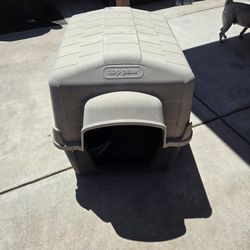 Large Top Paw Dog House Plastic