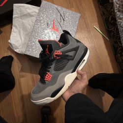 JORDAN 4