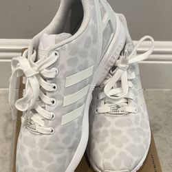 Women’s size 8.5 ZX Flux 