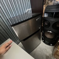 Mini Fridge Small Fridge $100