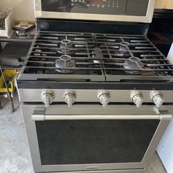 Gas Oven In Good Condition 5 Burner Asking $385!!!