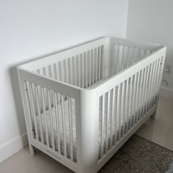 Wood Convertible Crib with Mattress 