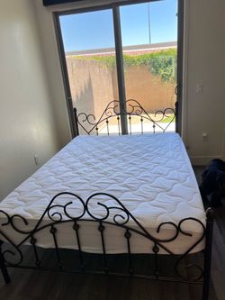 🛏️ Queen Metal Bed Frame + Mattress