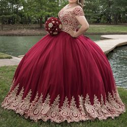 Beautiful Maroon and Gold Quince/ Sweet 16 Dress. Size M-L - Fits 10-12 Women