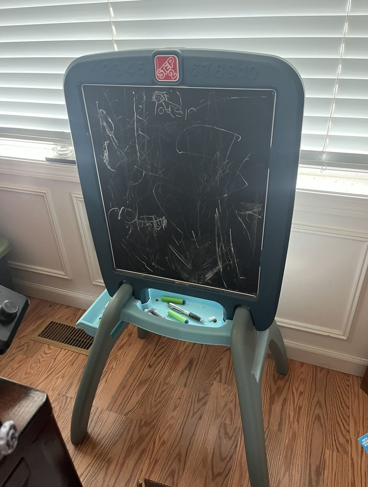 Step 2 Chalkboard/whiteboard Easel