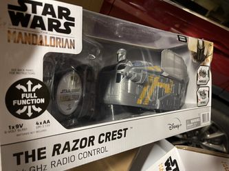 Star Wars The Mandalorian - 9" Radio Control Razorcrest, 2.4 GHz frequency for up to 6 'drivers' at the same time - New