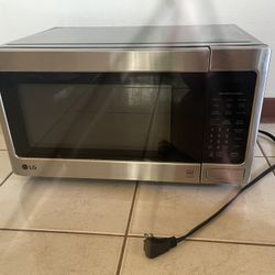 1.1 cu. ft. Countertop Microwave Oven with Easy clean 