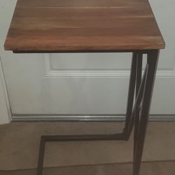 Live Edge Acacia Wood C-Side Table with Black Iron Frame
