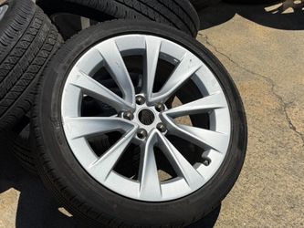 FREE DELIVERY 4x 19” 2024 Tesla Model 3 Sport Stiletto Continental tires 235/40/19 40%