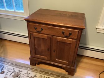 2 Ethan Allen Country Crossings End Tables / Night stands