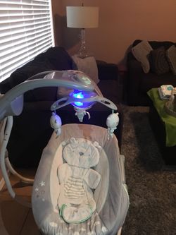 Baby swing/ Ingenuity InLighten Cradling Swing with iPhone connect