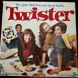 Complete Vintage 1998 Twister Game