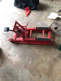 Strongway motorcycle lift deals