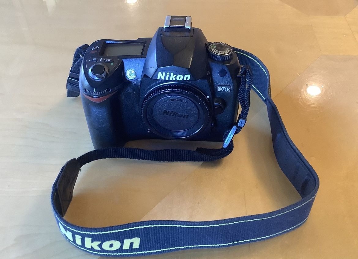 Nikon D70s Camera