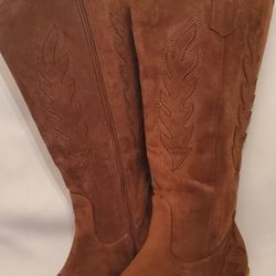 New $30 Brown Boots Women Size 7  (38)