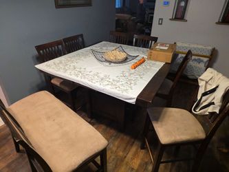 Free counter height gathering table